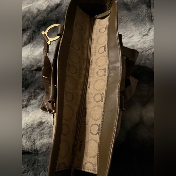 Salvatore Ferragamo Gancini Logos Shoulder Bag Tote Hand Bag Purse Good Italy - Picture 7 of 8